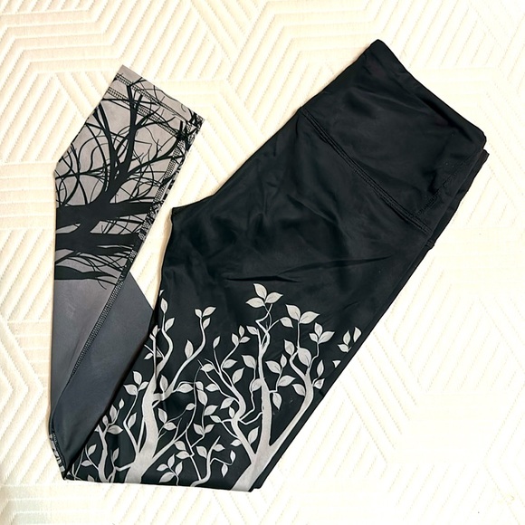 BUNDLE 8 NOLI MEDIUM YOGA PANTS. Multiple patterns. - Picture 10 of 14